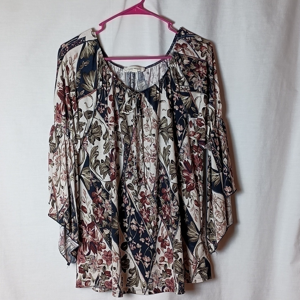 Late August Women's Floral Split Sleeve Peasant Blouse